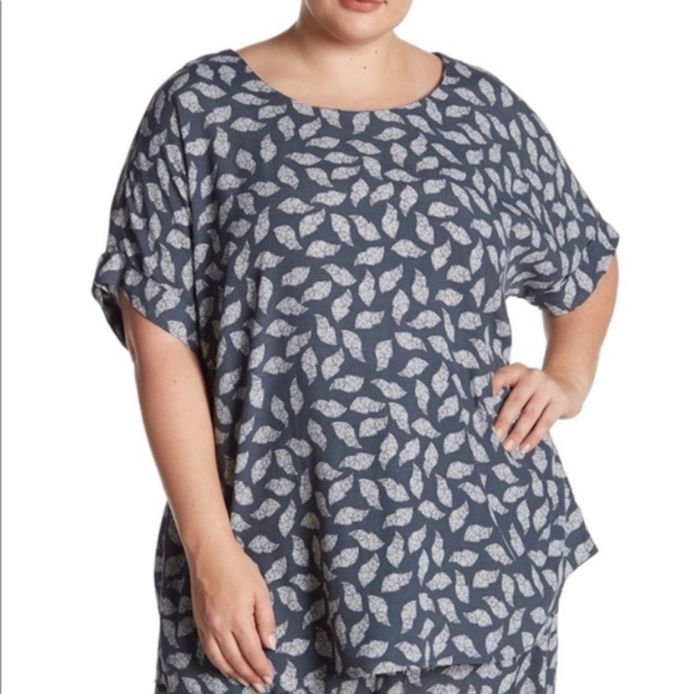 Leaf back zip blouse
